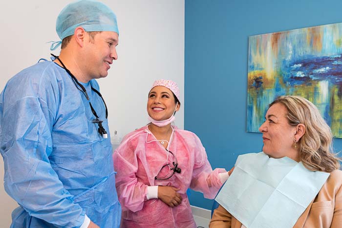 Lumineer specialists are talking to the patient before the treatment in Mexico.